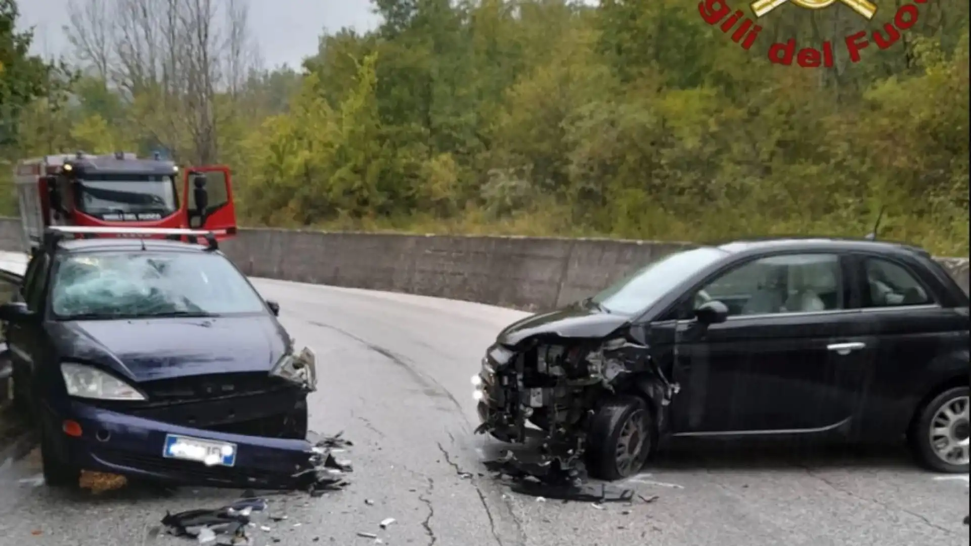 Cerro al Volturno: sconto tra due auto sulla statale al bivio del paese. Un ferito. Sul posto i Vigili del Fuoco.